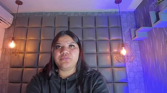 Snapshot of mile_uribe chatting on 03.12.25 mile uribe online show from 03.12.25