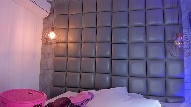 Snapshot of mile_uribe chatting on 09.27.25 mile uribe online show from 09.27.25