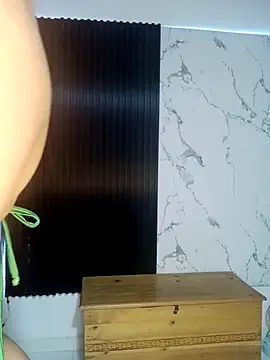 Snapshot of mile_uribe chatting on 10.05.25 mile uribe online show from 10.05.25