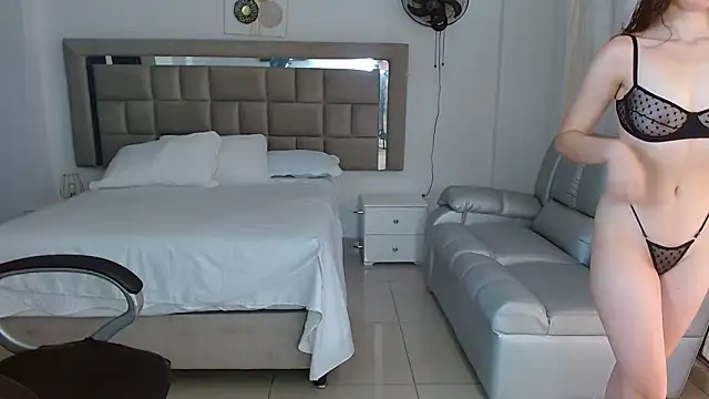 zoecruzz online show from 02.04.26