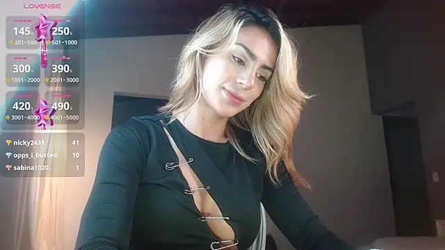 Snapshot of greyslopez chatting on 02.12.25 greyslopez online show from 02.12.25
