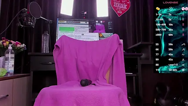 Snapshot of Raissa_sky26 chatting on 12.27.24 Raissa sky26 online show from 12.27.24