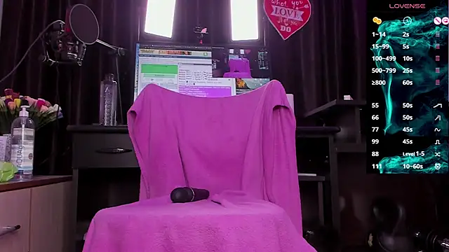 Snapshot of Raissa_sky26 chatting on 12.27.24 Raissa sky26 online show from 12.27.24