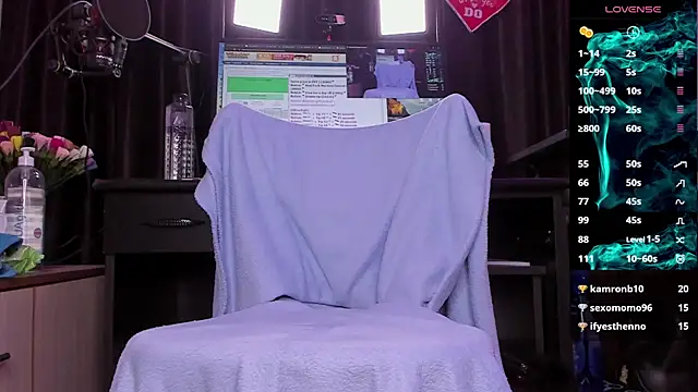 Snapshot of Raissa_sky26 chatting on 12.31.24 Raissa sky26 online show from 12.31.24