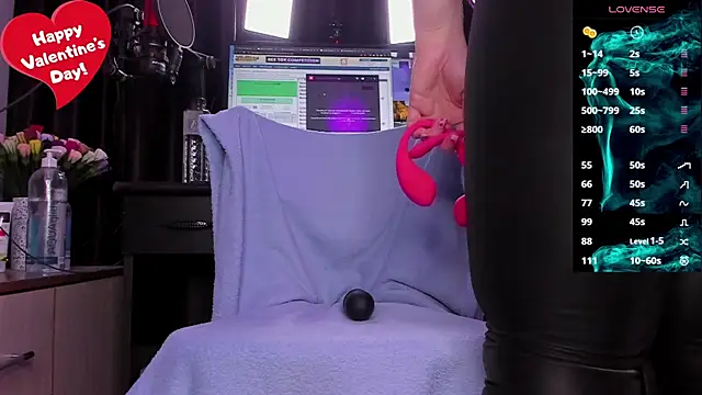 Snapshot of Raissa_sky26 chatting on 02.15.25 Raissa sky26 online show from 02.15.25