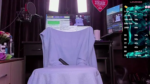 Snapshot of Raissa_sky26 chatting on 03.08.25 Raissa sky26 online show from 03.08.25