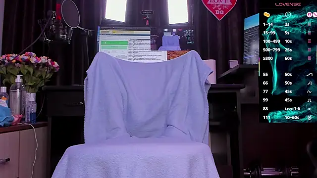 Snapshot of Raissa_sky26 chatting on 09.22.25 Raissa sky26 online show from 09.22.25