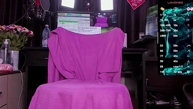 Snapshot of Raissa_sky26 chatting on 10.18.25 Raissa sky26 online show from 10.18.25