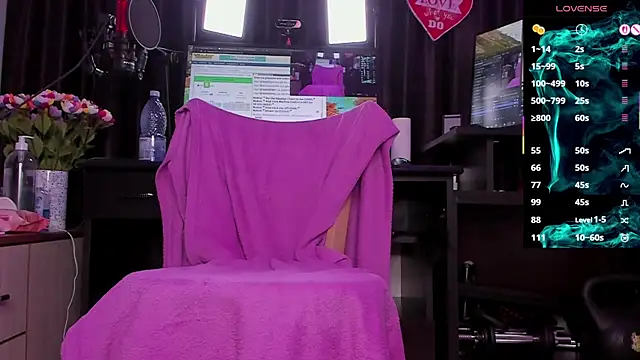 Snapshot of Raissa_sky26 chatting on 10.19.25 Raissa sky26 online show from 10.19.25