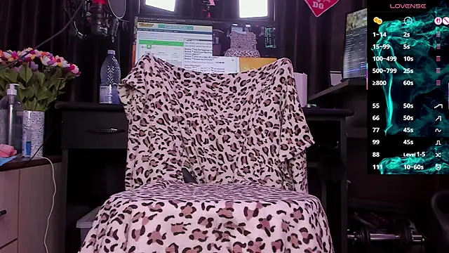 Snapshot of Raissa_sky26 chatting on 10.31.25 Raissa sky26 online show from 10.31.25