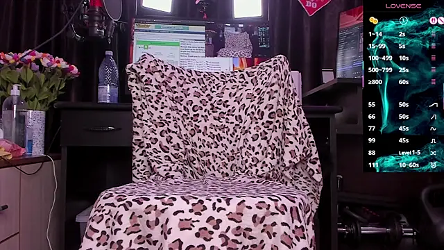 Snapshot of Raissa_sky26 chatting on 11.01.25 Raissa sky26 online show from 11.01.25