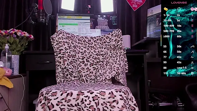 Snapshot of Raissa_sky26 chatting on 11.10.25 Raissa sky26 online show from 11.10.25