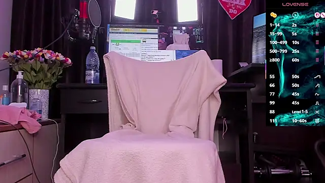 Snapshot of Raissa_sky26 chatting on 12.05.25 Raissa sky26 online show from 12.05.25