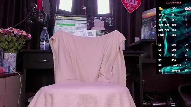 Snapshot of Raissa_sky26 chatting on 12.15.25 Raissa sky26 online show from 12.15.25