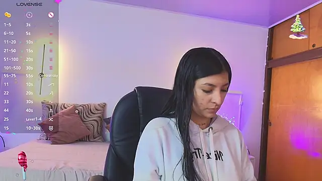 Snapshot of _gaby2 chatting on 11.10.25 gaby2 online show from 11.10.25