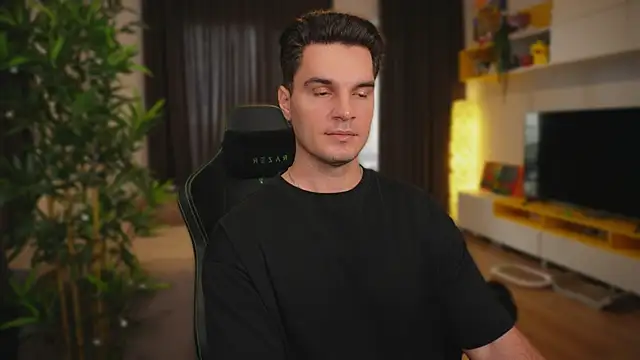 Snapshot of billypassion chatting on 10.12.25 billypassion online show from 10.12.25