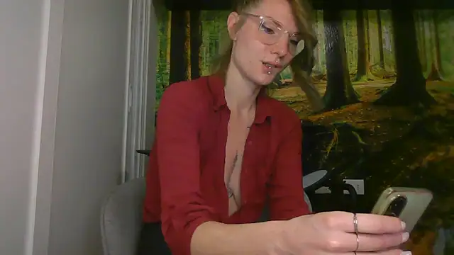 Snapshot of Feli_blue chatting on 10.22.25 Feli blue online show from 10.22.25