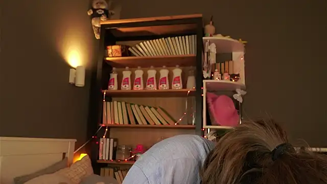 Snapshot of DarylBarks chatting on 02.15.26 DarylBarks online show from 02.15.26