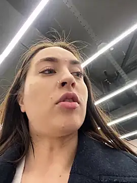 Snapshot of Holly_Play chatting on 12.17.24 Holly Play online show from 12.17.24