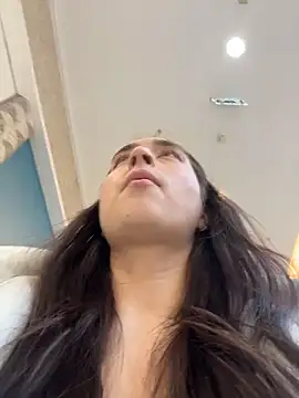 Holly Play online show from 03.06.26