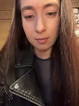 Holly Play online show from 05.25.26