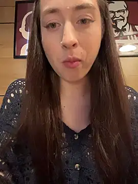 Holly Play online show from 05.30.26