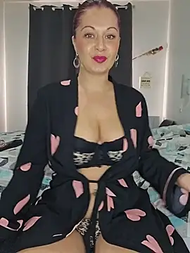 Snapshot of Chaudesquirt chatting on 11.14.25 Chaudesquirt online show from 11.14.25