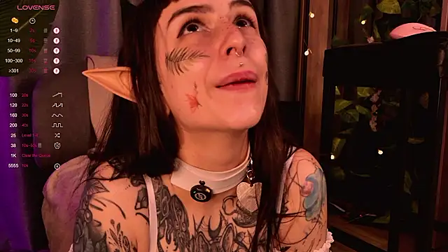 Snapshot of MichaellaMoon chatting on 12.05.24 MichaellaMoon online show from 12.05.24