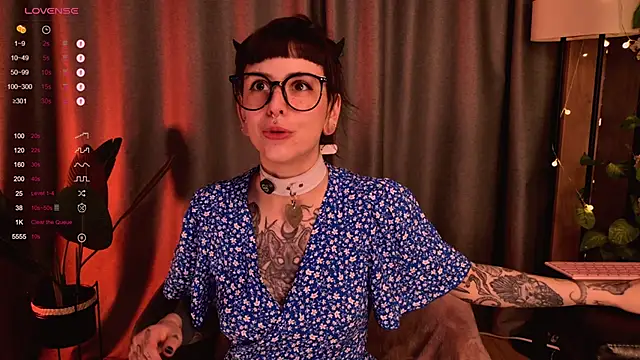 Snapshot of MichaellaMoon chatting on 12.08.24 MichaellaMoon online show from 12.08.24