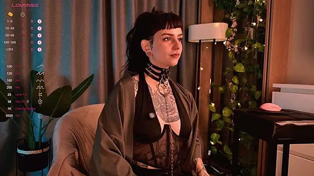 Snapshot of MichaellaMoon chatting on 12.09.24 MichaellaMoon online show from 12.09.24