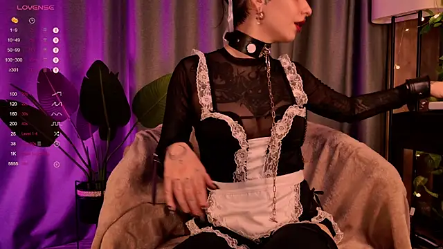 Snapshot of MichaellaMoon chatting on 12.16.24 MichaellaMoon online show from 12.16.24