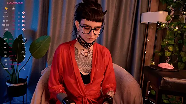 Snapshot of MichaellaMoon chatting on 12.19.24 MichaellaMoon online show from 12.19.24