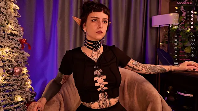 Snapshot of MichaellaMoon chatting on 12.21.24 MichaellaMoon online show from 12.21.24