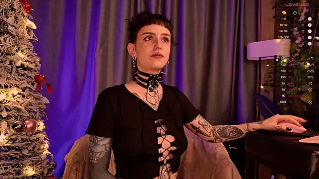 Snapshot of MichaellaMoon chatting on 12.22.24 MichaellaMoon online show from 12.22.24