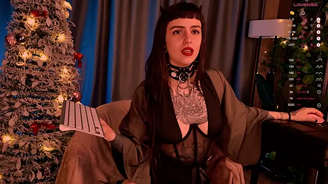 Snapshot of MichaellaMoon chatting on 12.26.24 MichaellaMoon online show from 12.26.24