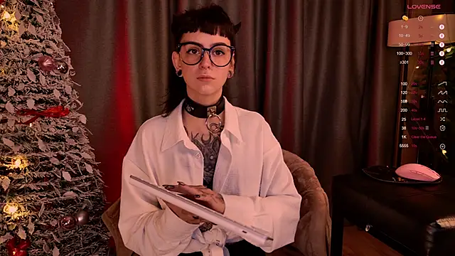 Snapshot of MichaellaMoon chatting on 12.30.24 MichaellaMoon online show from 12.30.24