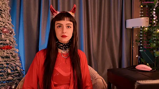 Snapshot of MichaellaMoon chatting on 12.31.24 MichaellaMoon online show from 12.31.24