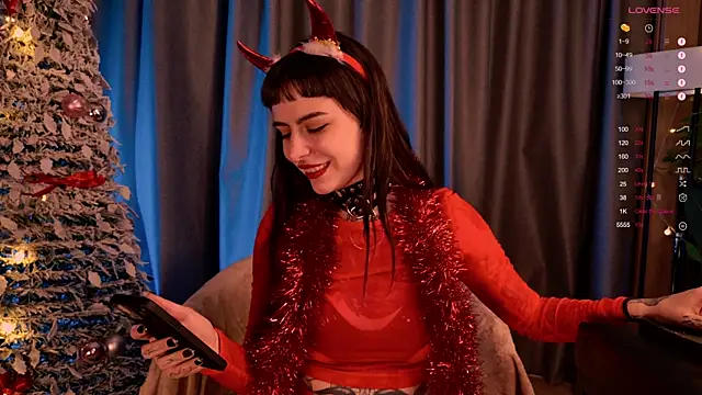 Snapshot of MichaellaMoon chatting on 12.31.24 MichaellaMoon online show from 12.31.24