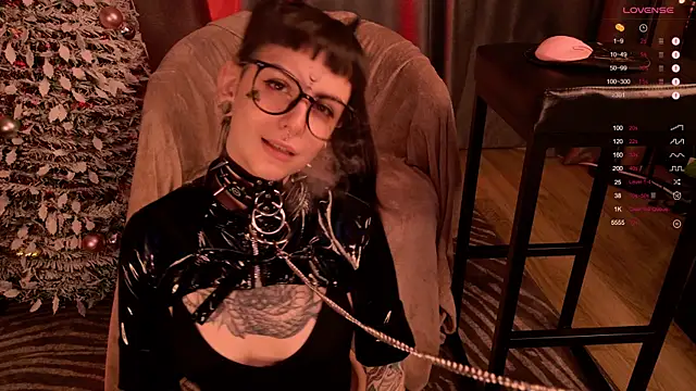 Snapshot of MichaellaMoon chatting on 01.03.25 MichaellaMoon online show from 01.03.25