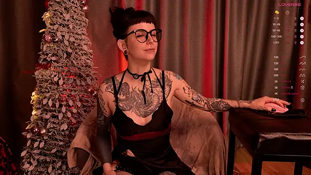 Snapshot of MichaellaMoon chatting on 01.04.25 MichaellaMoon online show from 01.04.25