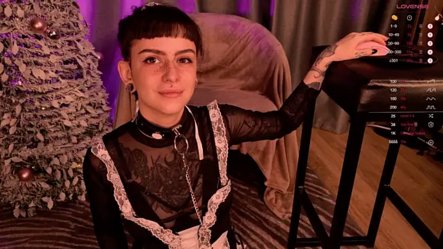 Snapshot of MichaellaMoon chatting on 01.05.25 MichaellaMoon online show from 01.05.25