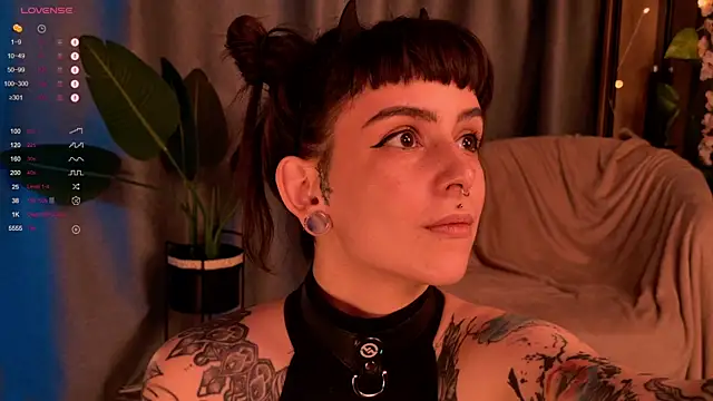 Snapshot of MichaellaMoon chatting on 01.10.25 MichaellaMoon online show from 01.10.25