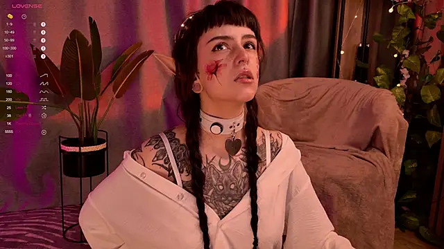 Snapshot of MichaellaMoon chatting on 01.16.25 MichaellaMoon online show from 01.16.25