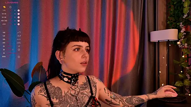 Snapshot of MichaellaMoon chatting on 01.18.25 MichaellaMoon online show from 01.18.25