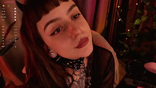 Snapshot of MichaellaMoon chatting on 01.24.25 MichaellaMoon online show from 01.24.25