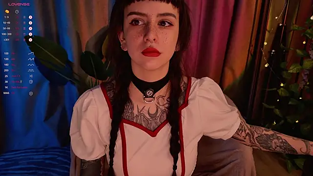 Snapshot of MichaellaMoon chatting on 01.26.25 MichaellaMoon online show from 01.26.25