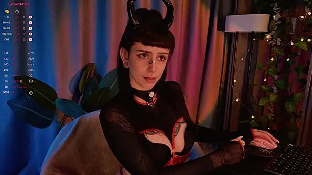 Snapshot of MichaellaMoon chatting on 01.26.25 MichaellaMoon online show from 01.26.25