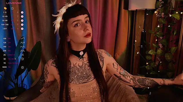 Snapshot of MichaellaMoon chatting on 01.30.25 MichaellaMoon online show from 01.30.25