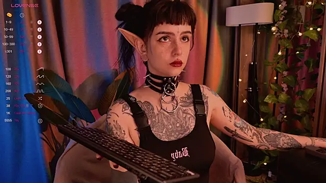 Snapshot of MichaellaMoon chatting on 01.31.25 MichaellaMoon online show from 01.31.25