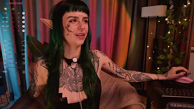 Snapshot of MichaellaMoon chatting on 02.02.25 MichaellaMoon online show from 02.02.25